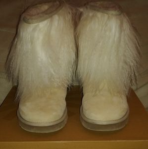 Like New UGG Sheepskin Cuff Boot Size 8